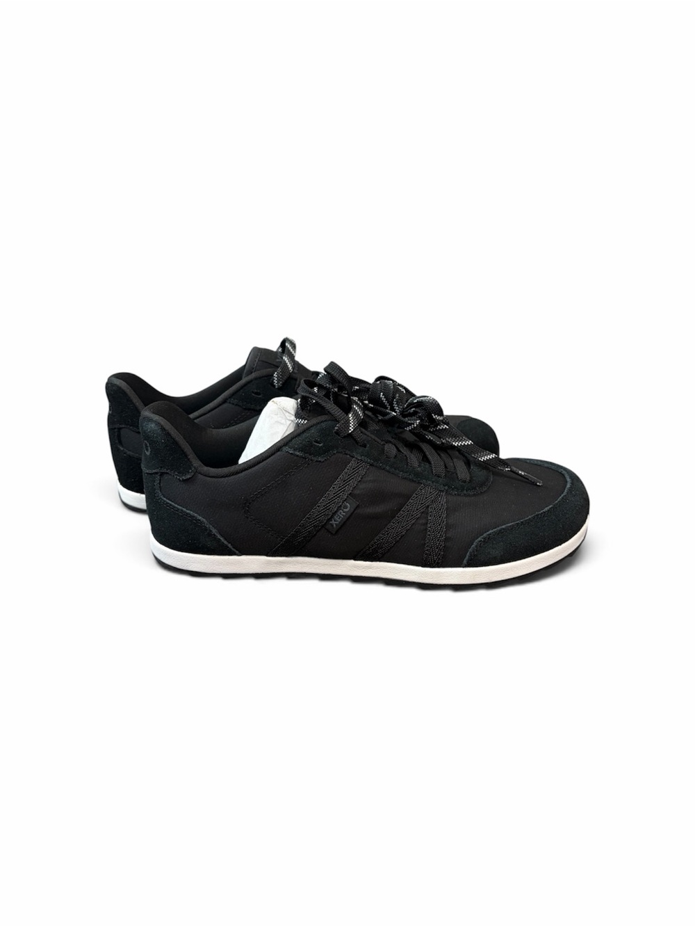 Black Low-Top Casual Sneakers